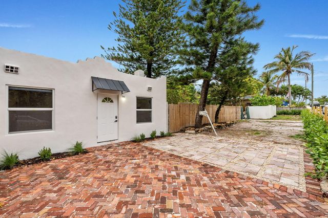 818 Briggs Street, West Palm Beach, FL 33405