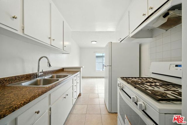 4100 W 1st Street 203, Los Angeles, CA 90004
