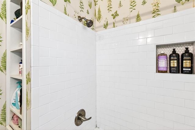 1006 NE 12TH AVENUE, Gainesville, FL 32601