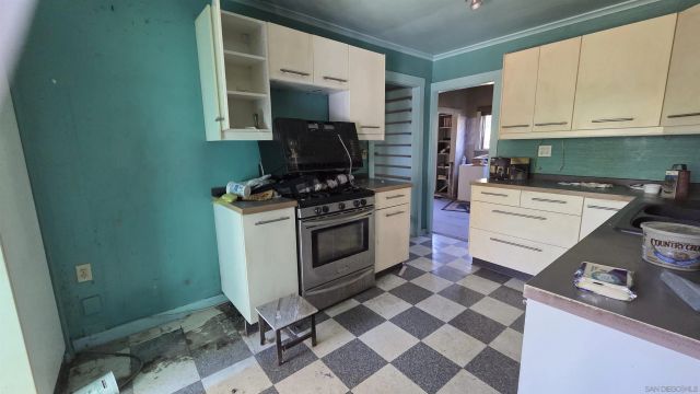 8751 Mariposa Street, La Mesa, CA 91941