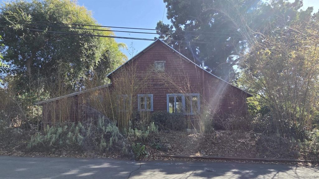 8751 Mariposa Street, La Mesa, CA 91941