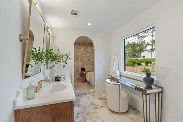 814 Azalea Street, Houston, TX 77018