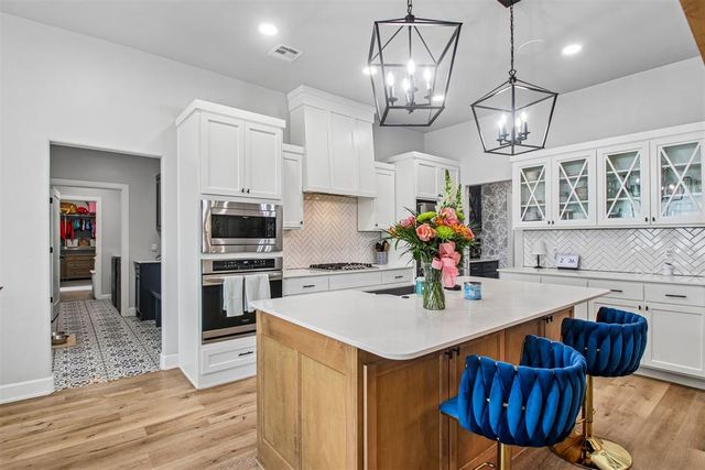 2208 W Earl Drive, Mustang, OK 73064