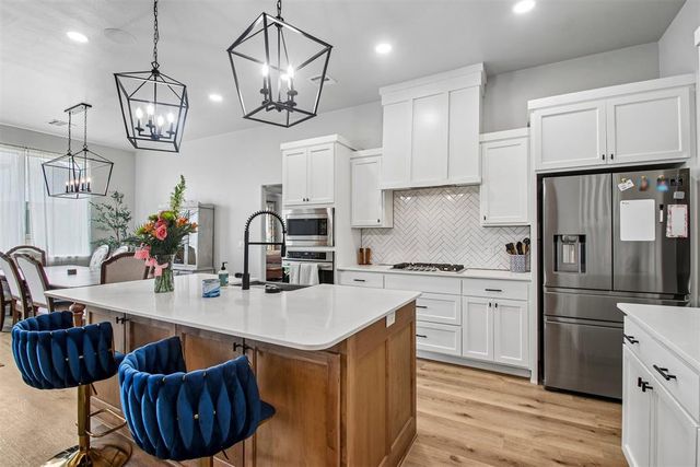 2208 W Earl Drive, Mustang, OK 73064