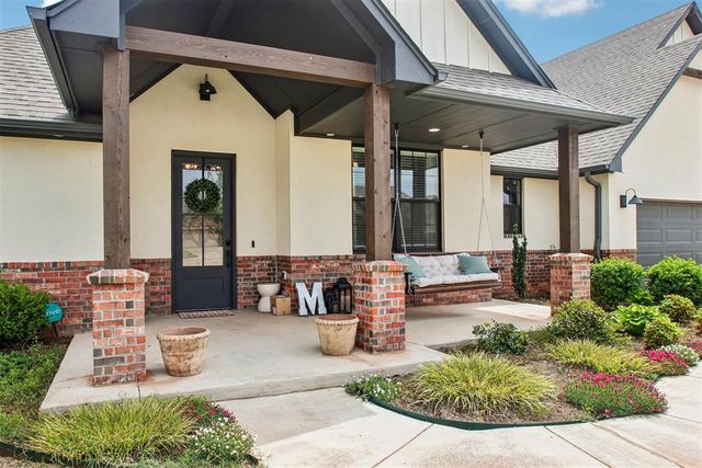 2208 W Earl Drive, Mustang, OK 73064