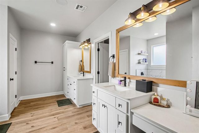 2208 W Earl Drive, Mustang, OK 73064