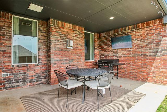 2208 W Earl Drive, Mustang, OK 73064