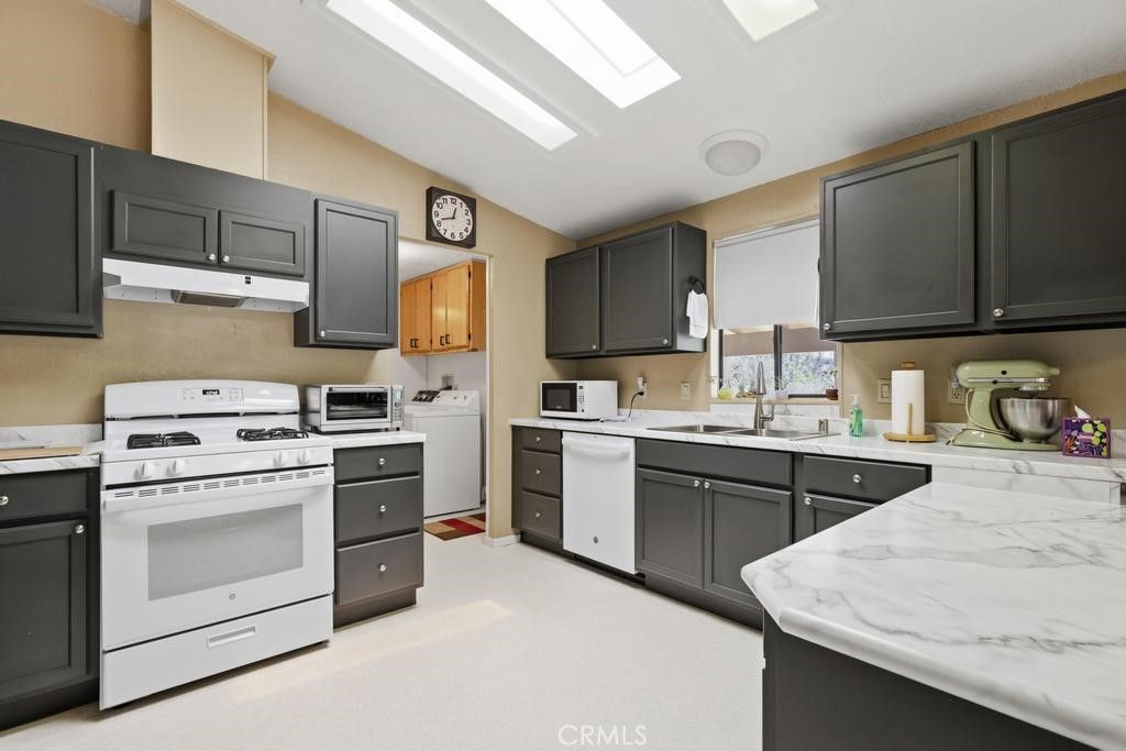 Image 15 of property listing at 16 Harbor Court, Oroville, CA 95966