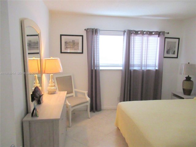 580 Egret Dr 216, Hallandale Beach, FL 33009