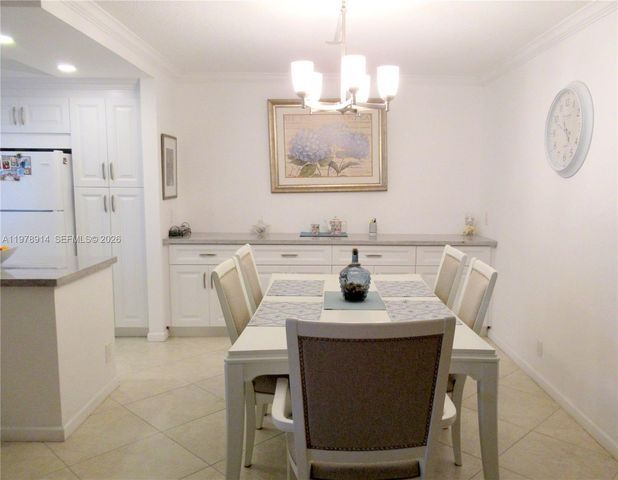 580 Egret Dr 216, Hallandale Beach, FL 33009