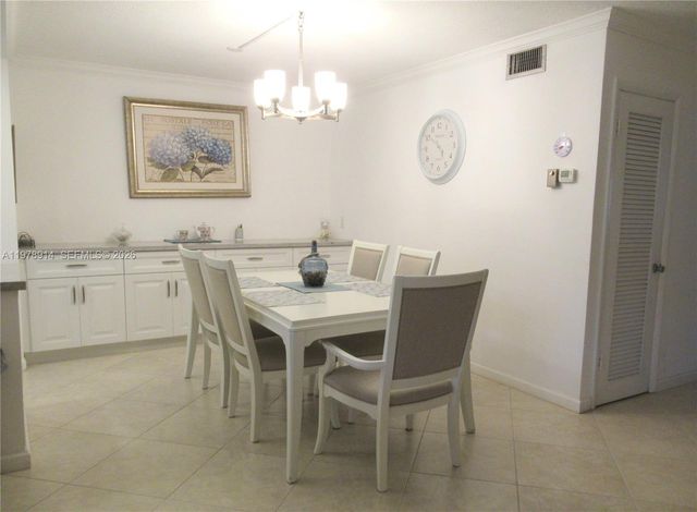 580 Egret Dr 216, Hallandale Beach, FL 33009