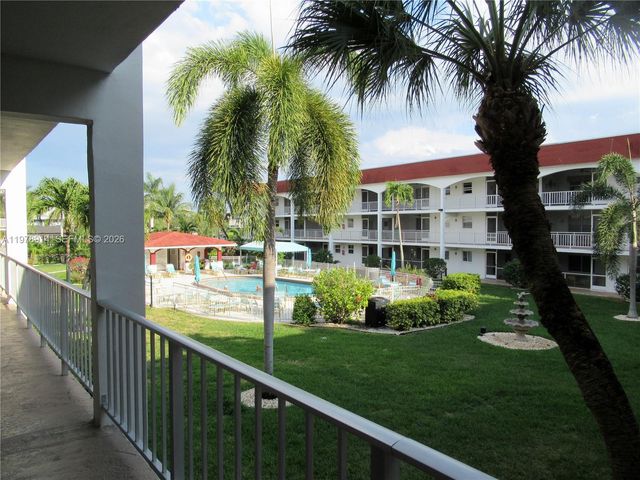 580 Egret Dr 216, Hallandale Beach, FL 33009