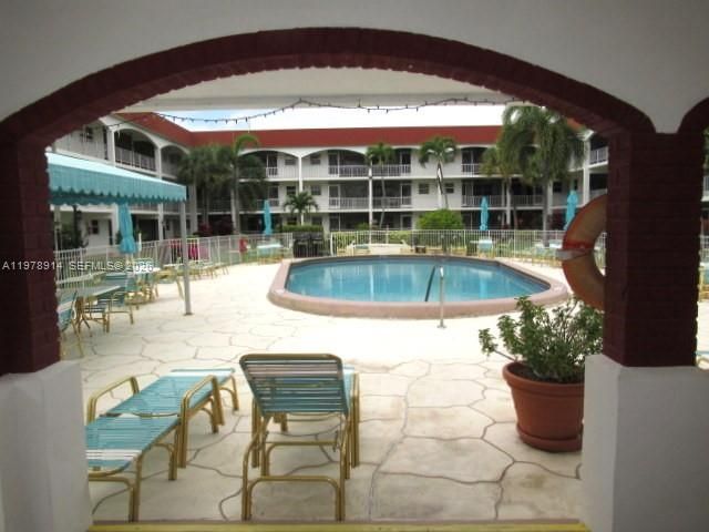 580 Egret Dr 216, Hallandale Beach, FL 33009