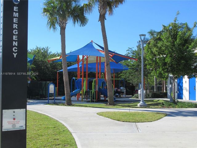 580 Egret Dr 216, Hallandale Beach, FL 33009