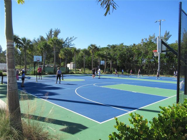 580 Egret Dr 216, Hallandale Beach, FL 33009