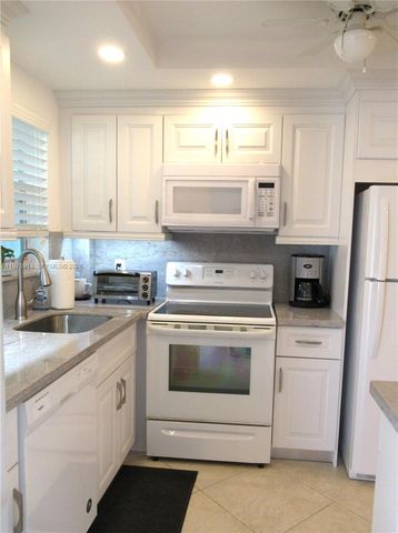 580 Egret Dr 216, Hallandale Beach, FL 33009