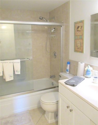 580 Egret Dr 216, Hallandale Beach, FL 33009