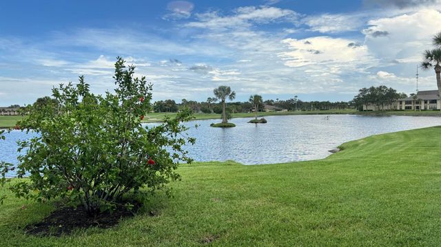 44 Plantation Drive 102, Vero Beach, FL 32966