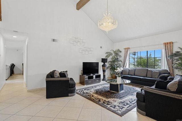 425 Avenida Abajo, El Cajon, CA 92020