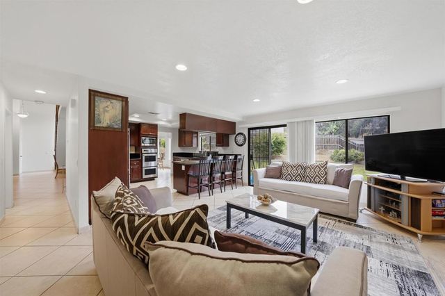 425 Avenida Abajo, El Cajon, CA 92020