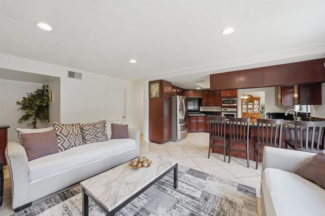 425 Avenida Abajo, El Cajon, CA 92020