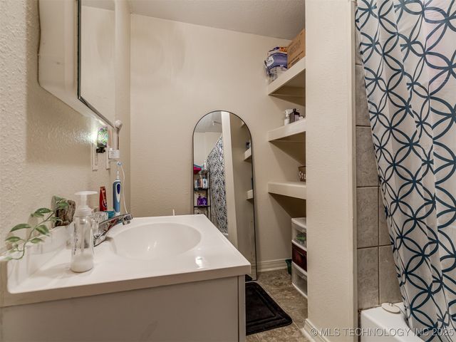 940 N Ross Avenue, Dewey, OK 74029