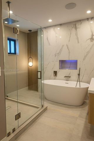 1201 Diplomat Pkwy, Hollywood, FL 33019