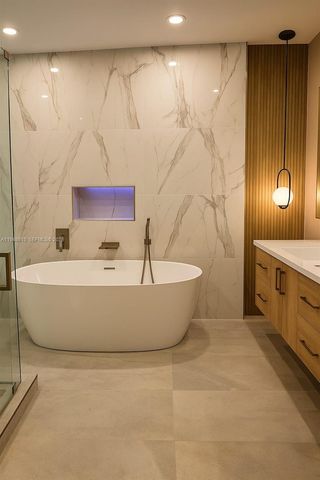 1201 Diplomat Pkwy, Hollywood, FL 33019