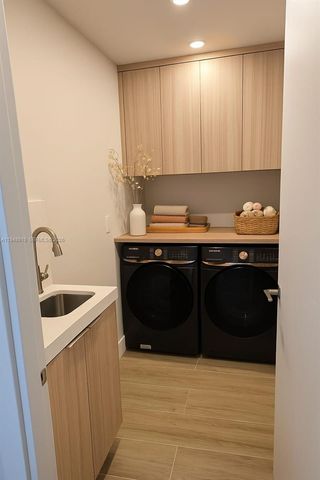 1201 Diplomat Pkwy, Hollywood, FL 33019