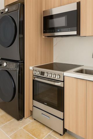 1201 Diplomat Pkwy, Hollywood, FL 33019