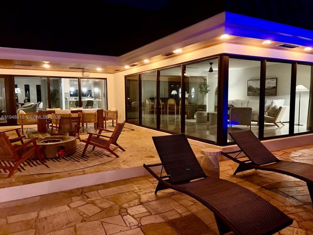 1201 Diplomat Pkwy, Hollywood, FL 33019