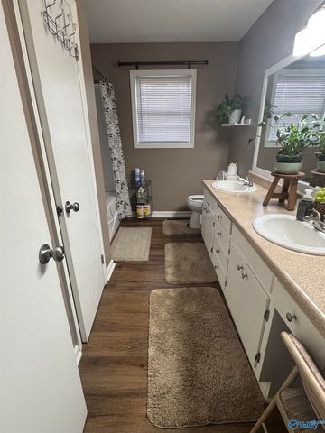 1716 SW Iris Street, Decatur, AL 35601