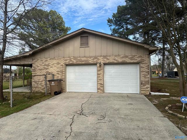 1716 SW Iris Street, Decatur, AL 35601