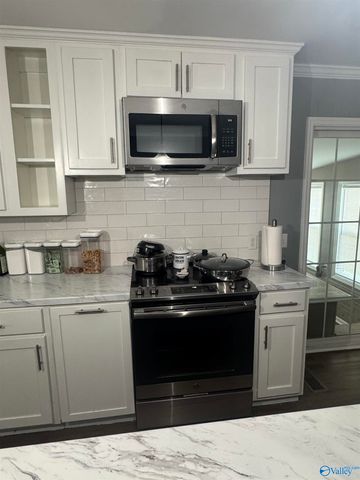 1716 SW Iris Street, Decatur, AL 35601