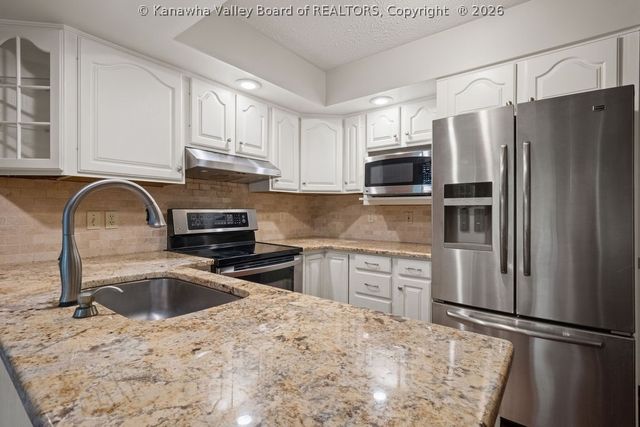 13 Richland Drive, Hurricane, WV 25526
