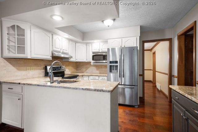 13 Richland Drive, Hurricane, WV 25526
