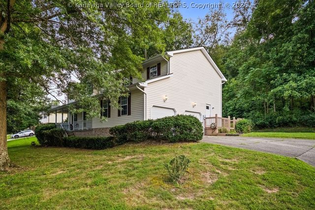 13 Richland Drive, Hurricane, WV 25526
