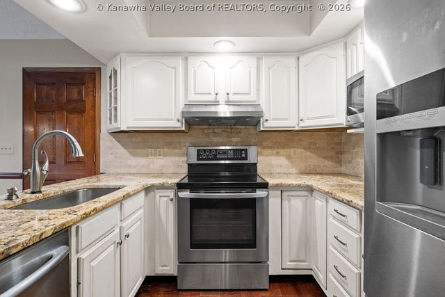 13 Richland Drive, Hurricane, WV 25526