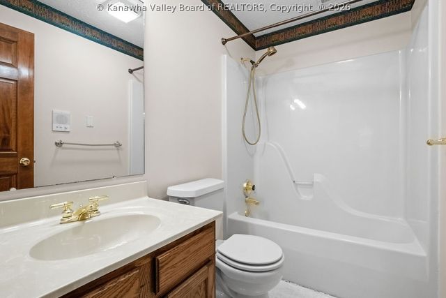 13 Richland Drive, Hurricane, WV 25526