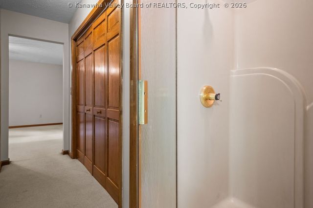 13 Richland Drive, Hurricane, WV 25526