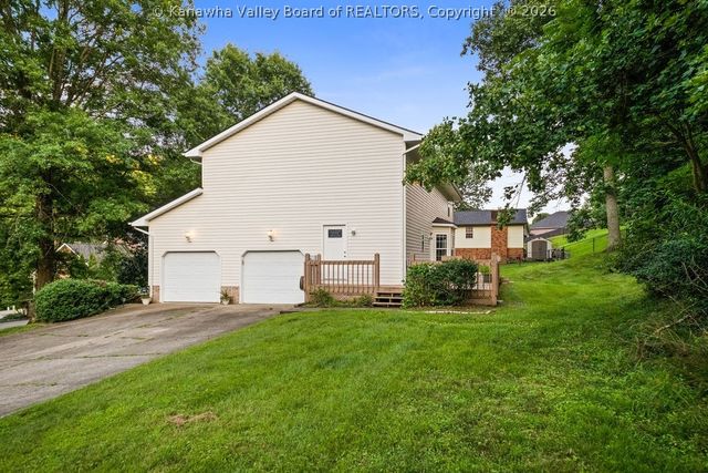 13 Richland Drive, Hurricane, WV 25526