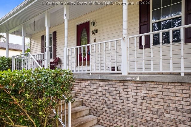 13 Richland Drive, Hurricane, WV 25526