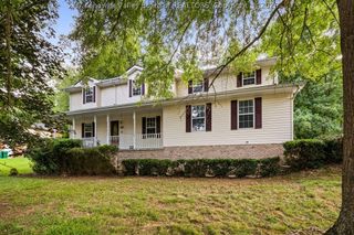 13 Richland Drive, Hurricane, WV 25526