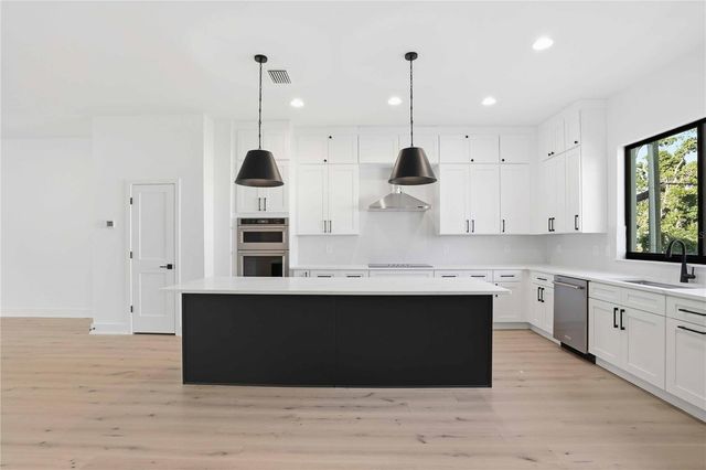 3002 W PLATT 1, Tampa, FL 33609