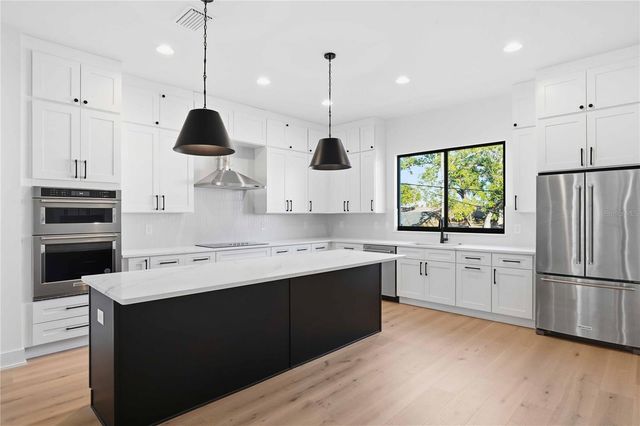 3002 W PLATT 1, Tampa, FL 33609