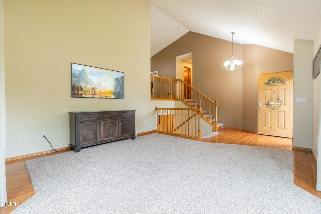 517 Brunswick Drive, Bismarck, ND 58503 photo 5