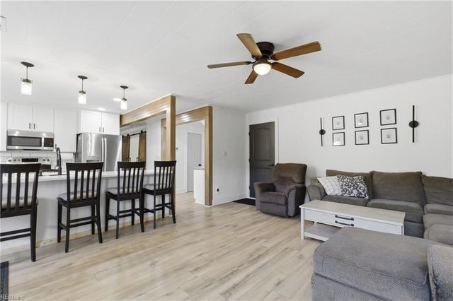 528 Summer Lake LN, Virginia Beach, VA 23454
