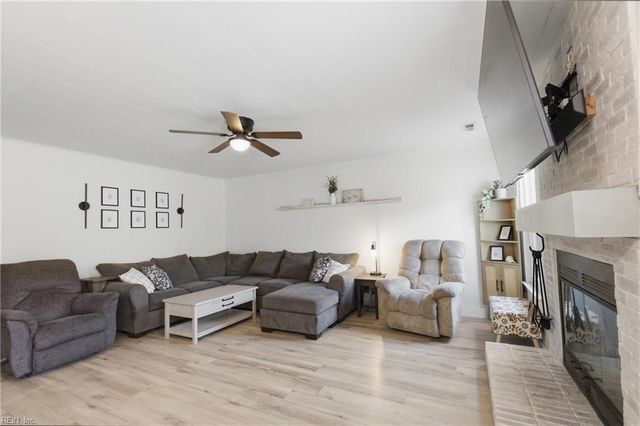 528 Summer Lake LN, Virginia Beach, VA 23454