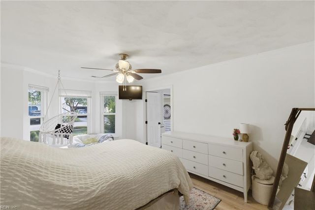 528 Summer Lake LN, Virginia Beach, VA 23454