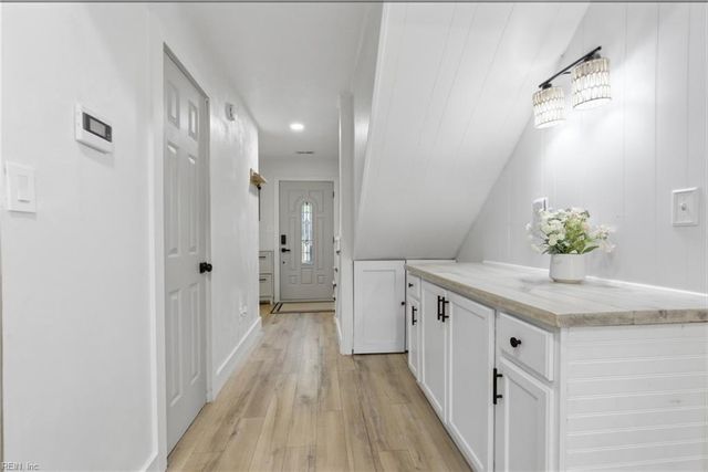 528 Summer Lake LN, Virginia Beach, VA 23454